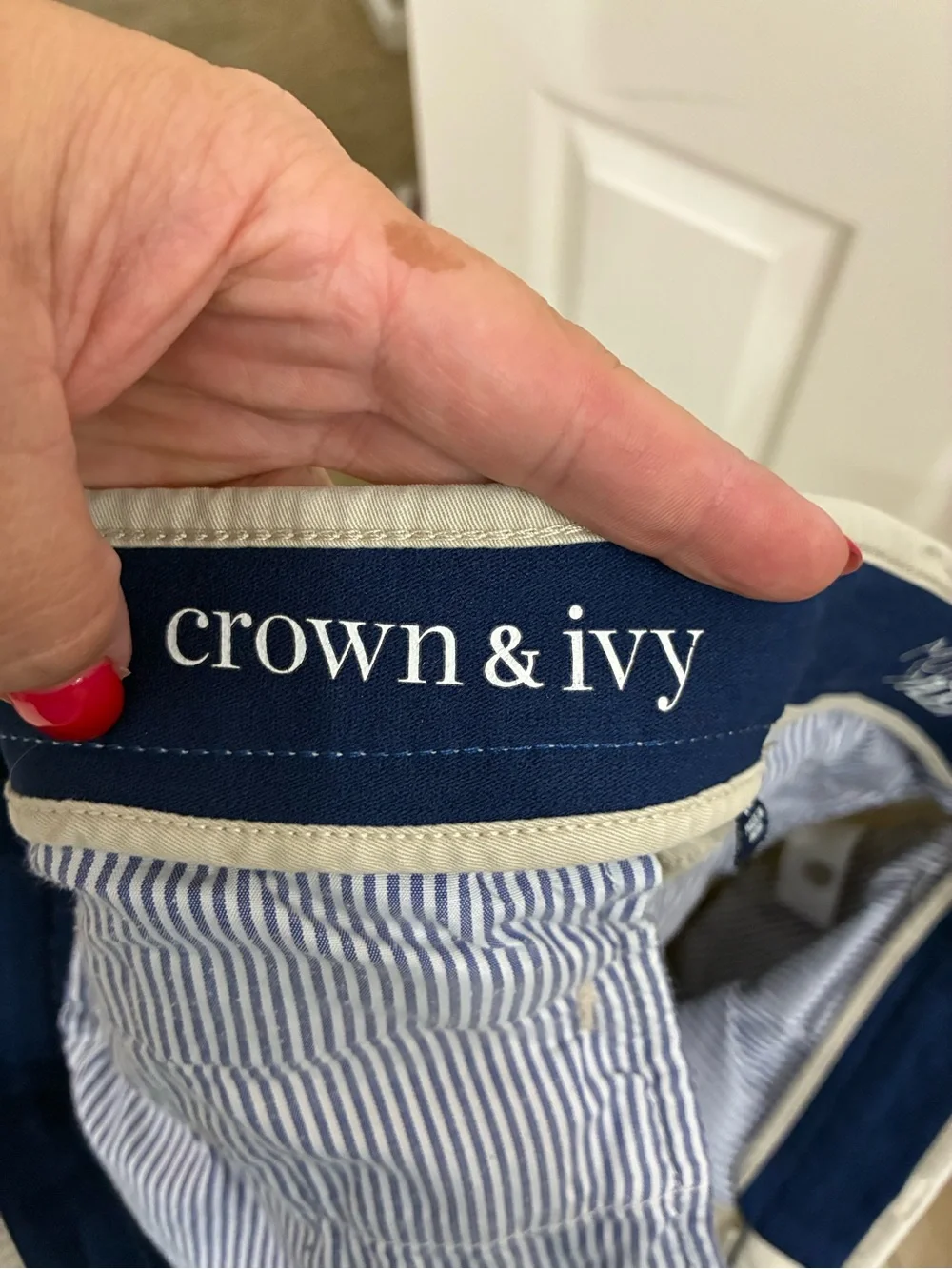 crown & ivy Beige Flat-Front Men’s Shorts